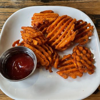 Roadhouse Boulder Depot - $6 for this stingy side of sweet potato fries - New American Near Me - Boulder, Colorado