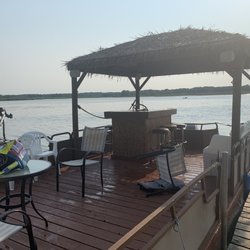 Twin Lakes Boat Rental - Tiki boat rental