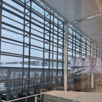 Lufthansa Business Lounge Non-Schengen - Great view even on a rainy day! - Airport Lounges Near Me - Munich, BY
