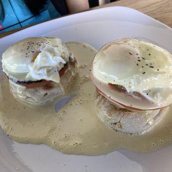 Snakes & Stars - Eggs Benedict (veggie, traditional). - Bars Near Me - Twentynine Palms, California