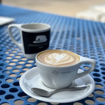Houndstooth Coffee - Cappuccino with latte art - Coffee & Tea Near Me - Austin, Texas