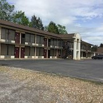 Sunset Inn - Exterior View near Truck Parking - Hotels Near Me - Clarksville, Arkansas Sunset Inn - Exterior View near Truck Parking - Hotels Near Me - Clarksville, Arkansas