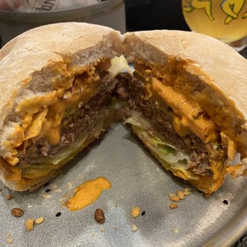 Ellis Gourmet Burger - Fast Food Near Me - Bruges, VWV Ellis Gourmet Burger - Fast Food Near Me - Bruges, VWV