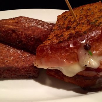 Marlow's Tavern - Grilled cheese and grit cake - New American Near Me - Alpharetta, Georgia Marlow's Tavern - Grilled cheese and grit cake - New American Near Me - Alpharetta, Georgia