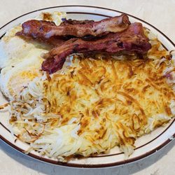 Hot N Tot - Gold old bacon and eggs with hash browns: good sized portions and delicious.