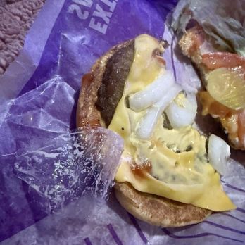 Jack in the Box - Went to this jack in the box @2:30am 10/24/24 and this is what they gave me. PLASTIC WRAP IN MY HAMBURGER - Burgers Near Me - Alton, Illinois