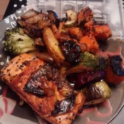 Maca - Salmón con vegetales asadod