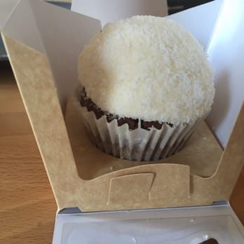 Daniela Bakery - Chocolate coconut cupcake! - Bakeries Near Me - Barcelona, B Daniela Bakery - Chocolate coconut cupcake! - Bakeries Near Me - Barcelona, B