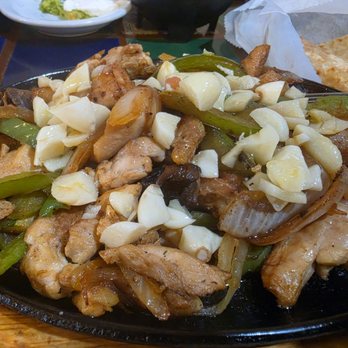 El Jefe Restaurant - A little chicken with my garlic fajitas LOL - Mexican Near Me - Pahrump, Nevada