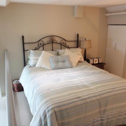 Central Victoria Vacation Rentals - Luxurious queen bed in sleeping loft