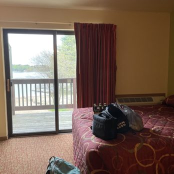 Baker's Sunset Bay Resort - Hotels Near Me - Wisconsin Dells, Wisconsin