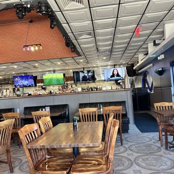 Foodys Restaurant - Bar area from across main seating - Bars Near Me - Tampa, Florida Foodys Restaurant - Bar area from across main seating - Bars Near Me - Tampa, Florida