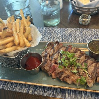 Viewpoint Neighborhood Kitchen - Steak frites - New American Near Me - El Cajon, California