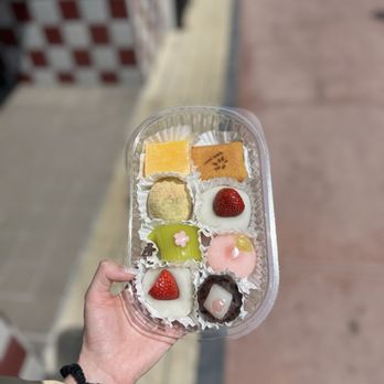 Fugetsu-Do - Candy Stores Near Me - Los Angeles, California Fugetsu-Do - Candy Stores Near Me - Los Angeles, California