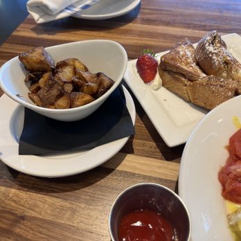 Rhythm On Monroe - Lack luster rosemary potatoes...it was severely lacking the rosemary herbs. - American Near Me - Huntsville, Alabama