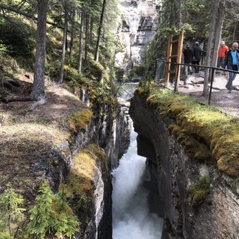 Maligne Canyon - This picture was taken from one of the 5 bridges we hiked to. - Hiking Near Me Maligne Canyon - This picture was taken from one of the 5 bridges we hiked to. - Hiking Near Me