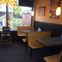 Pizza Joe's - Dinner area with 4 booths.