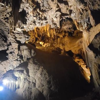 Lake Shasta Caverns - Landmarks & Historical Buildings Near Me - Lakehead, California