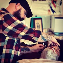 Lucky's Barber Shop - Austin doing a shave