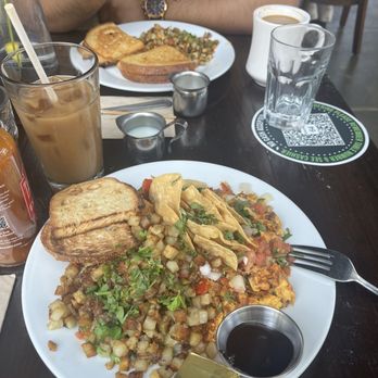 Blu Jam Cafe - Migas, Grilled Cheese Sandwich Lunch - Breakfast & Brunch Near Me - Los Angeles, California