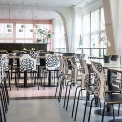 Addfood Catering & Restaurang - Stor ljus restaurang med plats för många gäster - två matsalar med 270 respektive 120 sittplatser
