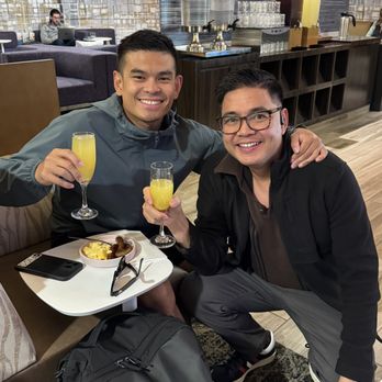 Escape Lounges - friends with their mimosas - Airport Lounges Near Me - Oakland, California Escape Lounges - friends with their mimosas - Airport Lounges Near Me - Oakland, California