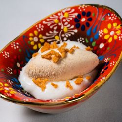 Xiquet by Danny Lledó - ABANS DE LES POSTRES
quince semifreddo, manchego espuma, almond cookie
