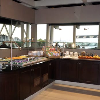 DoubleTree by Hilton - Berkeley - Cold breakfast bar - Hotels Near Me - Berkeley, California DoubleTree by Hilton - Berkeley - Cold breakfast bar - Hotels Near Me - Berkeley, California