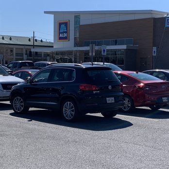 ALDI - Parking lot so happy to have one in la - Grocery Near Me - Lafayette, Louisiana