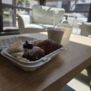 Leaf and Cloud - Coffee & Tea Near Me - Glendale, California