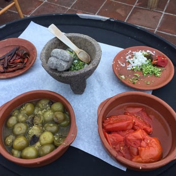 Casa Oaxaca - Table side salsa prepared to your taste - Oaxacan Near Me - Oaxaca, OAX