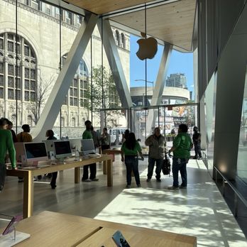Apple - Brooklyn - Interior - Mobile Phones Near Me - Brooklyn, New York Apple - Brooklyn - Interior - Mobile Phones Near Me - Brooklyn, New York