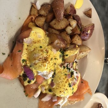 Sunset Grill - Salmon eggs Benedict - American Near Me - Fredericksburg, Texas