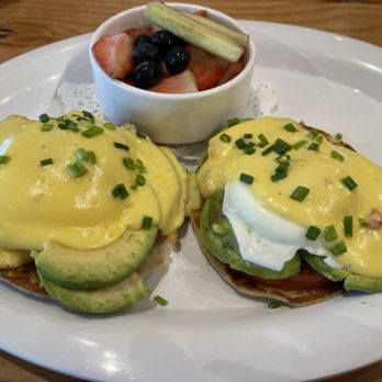 Skillets - Naples - Founders Square - Avocado Tomato Benedict - Pancakes Near Me - Naples, Florida Skillets - Naples - Founders Square - Avocado Tomato Benedict - Pancakes Near Me - Naples, Florida