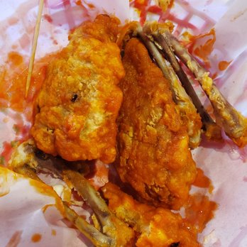 Cheeseburger In Paradise - Buffalo wings :( - Burgers Near Me - Honolulu, Hawaii