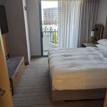 Costa Mesa Marriott - Bedroom - Hotels Near Me - Costa Mesa, California Costa Mesa Marriott - Bedroom - Hotels Near Me - Costa Mesa, California