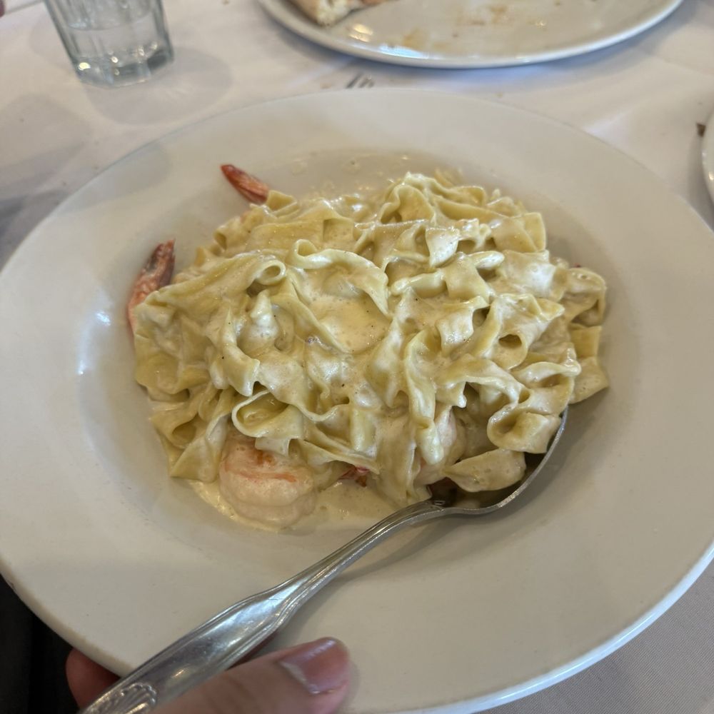 Mezza Luna Restaurant - Fettuccine Alfredo - Italian Near Me - Half Moon Bay, California Mezza Luna Restaurant - Fettuccine Alfredo - Italian Near Me - Half Moon Bay, California