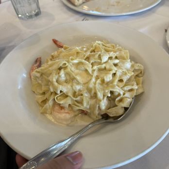 Mezza Luna Restaurant - Fettuccine Alfredo - Italian Near Me - Half Moon Bay, California Mezza Luna Restaurant - Fettuccine Alfredo - Italian Near Me - Half Moon Bay, California