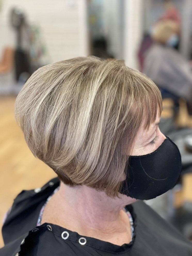 Unique Ambiance Hair Studio Logo