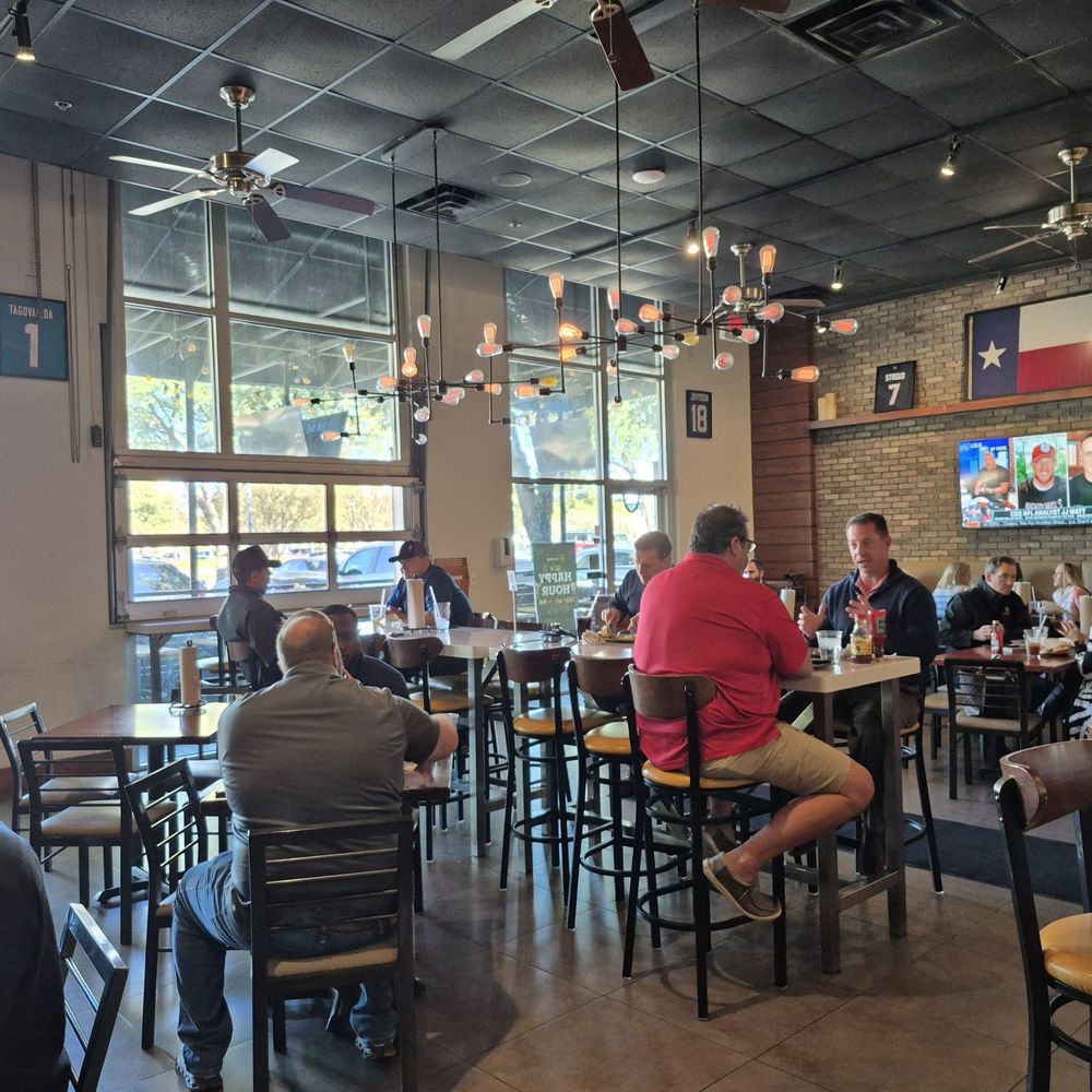Village Burger Bar - Weekday lunch crowd Nov 2024 - Burgers Near Me - Plano, Texas Village Burger Bar - Weekday lunch crowd Nov 2024 - Burgers Near Me - Plano, Texas