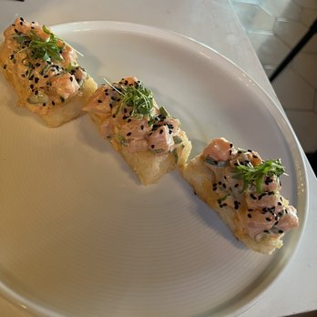PARA - Spicy salmon - Bars Near Me - Charlotte, North Carolina