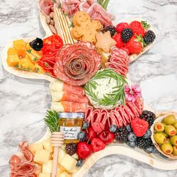 Brie Mine Charcuterie - Gingerbread Man Platter