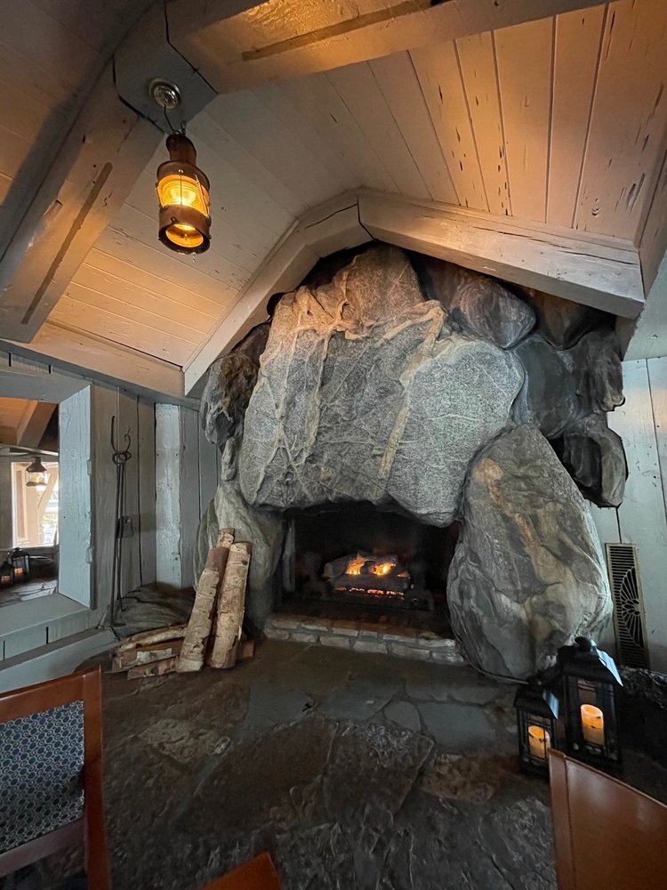 Weathervane Restaurant, Charlevoix Roadtrippers