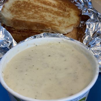 Splash Cafe - Bowl of Clam Chowder + Grilled Sourdough Slice - American Near Me - Pismo Beach, California