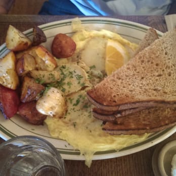 La Note - "Omelette Au Fromage" with potatoes and toast - French Near Me - Berkeley, California La Note - "Omelette Au Fromage" with potatoes and toast - French Near Me - Berkeley, California