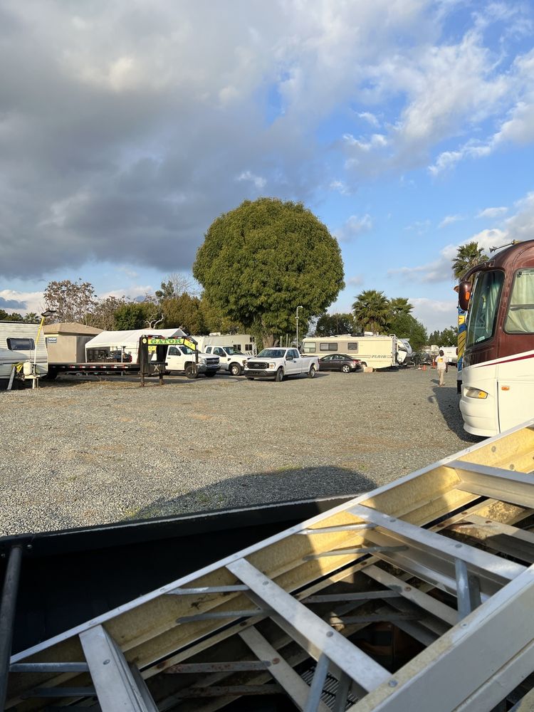 Midway RV and Boat Parking
