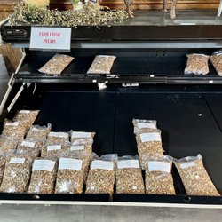 3 Rivers Pecans Fudge Factory and Amish Store - Pecans