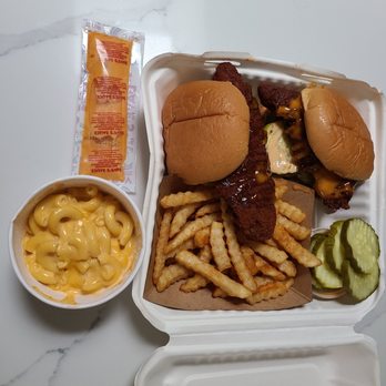 Dave's Hot Chicken - Chicken Shop Near Me - Brooklyn, New York