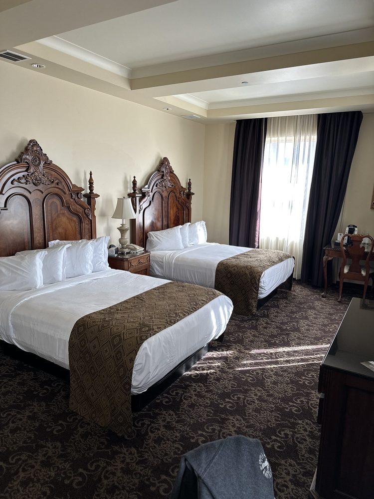 The Historic Davenport, Autograph Collection