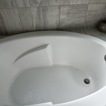 Koko's Cleaning Service - Before Bathtub - Home Cleaning Near Me - Nashville, Tennessee Koko's Cleaning Service - Before Bathtub - Home Cleaning Near Me - Nashville, Tennessee